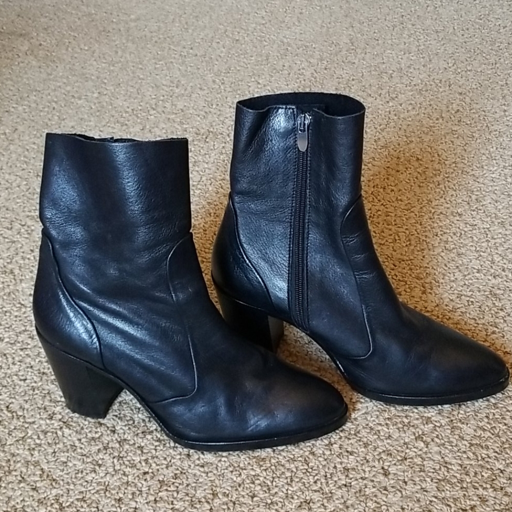 Black Leather Heeled Boots (Urban Outfitters)